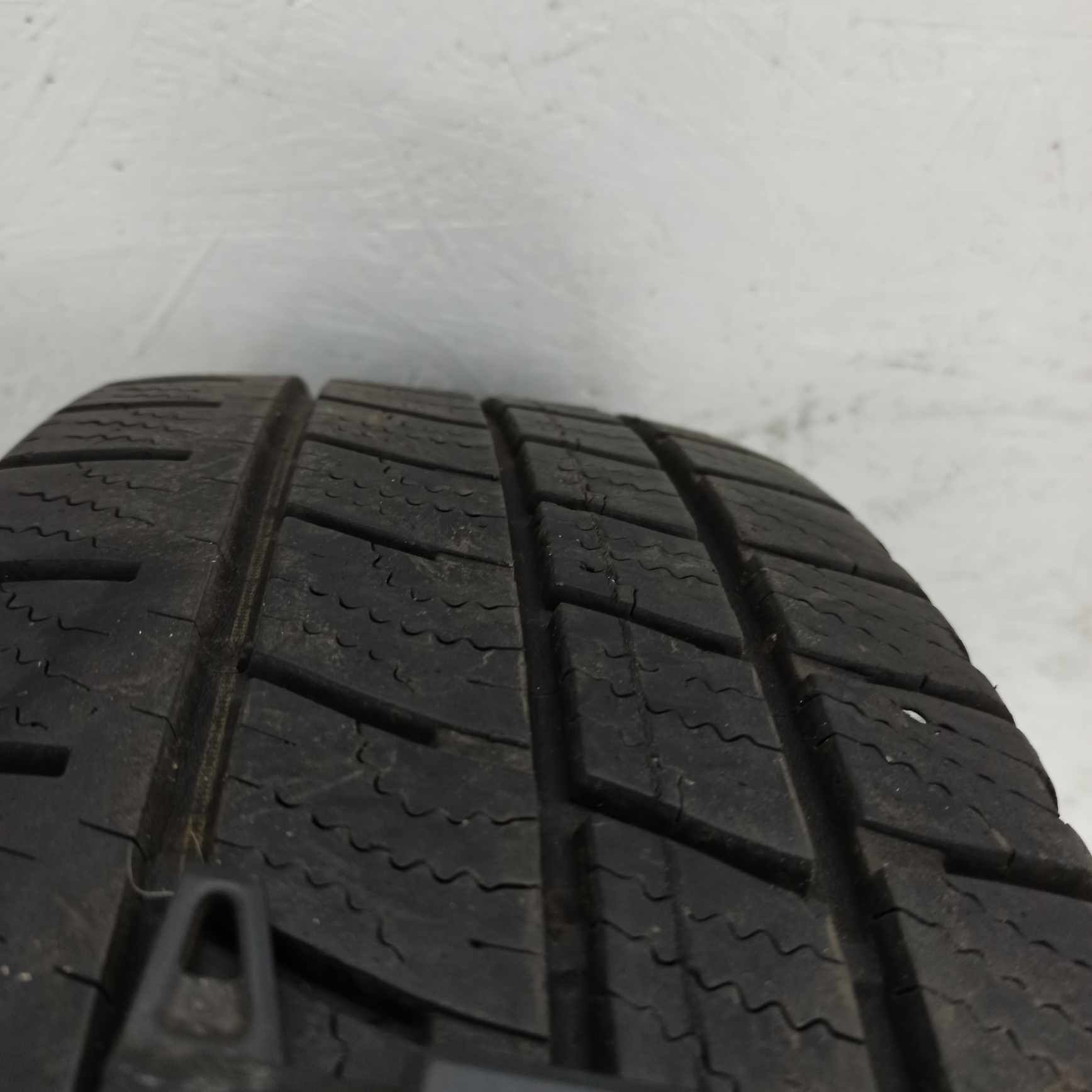 1 opona zimowa Goodyear 205/65 16C 6,1mm. Możliwy montaż