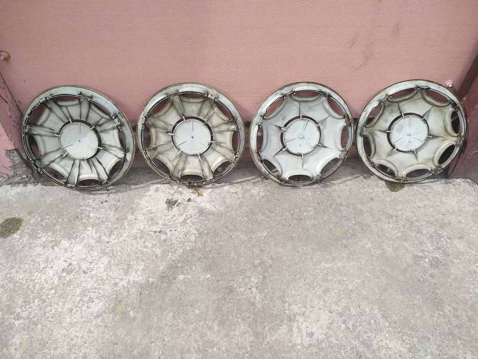 Ковпаки на Ауді R 15 (оригінал)