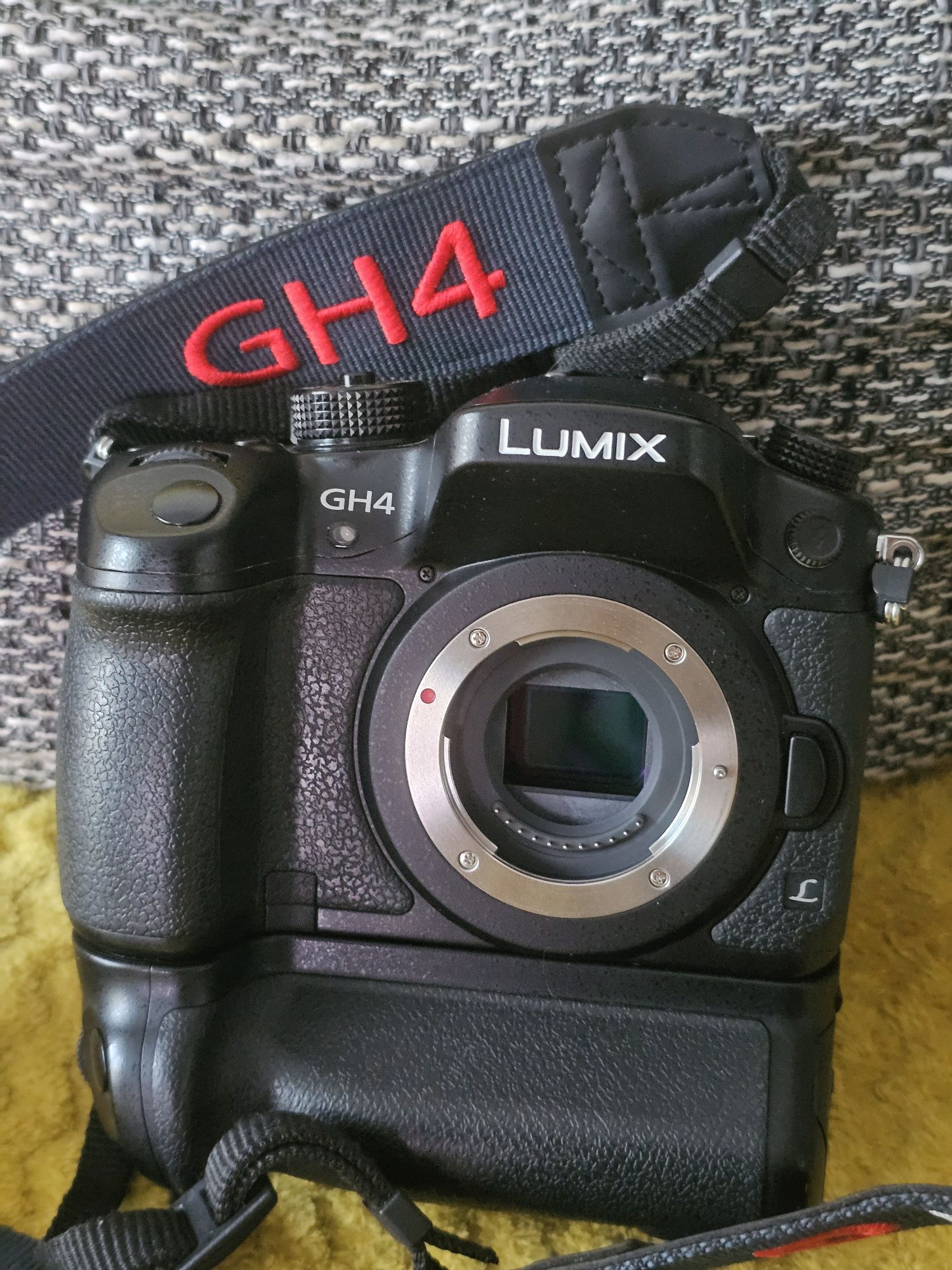 Panasonic Lumix GH4 bezlusterkowiec