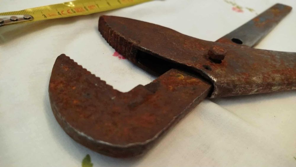 Stary klucz nastawny do rur żabka z prl stan dobry