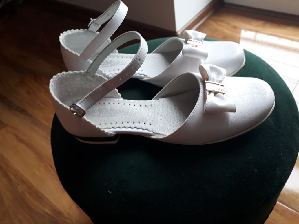 Białe buty komunijne rozmiar 33