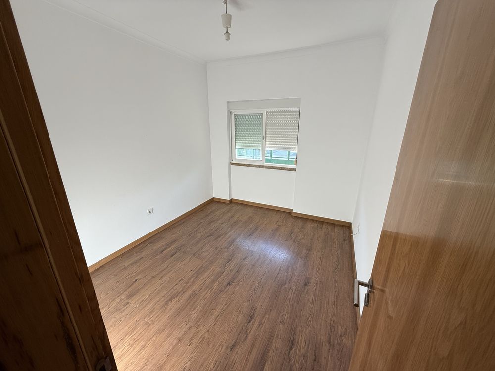 Apartamento t2 com quintal no centro de corroios