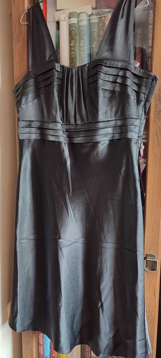 Czarna sukienka satynowa z bolerkiem