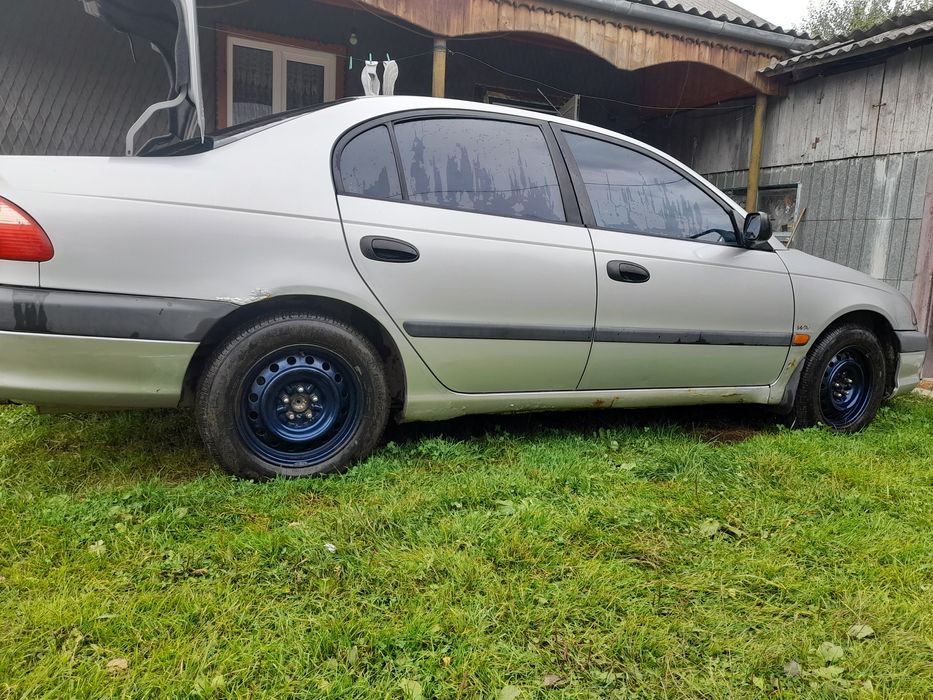 Тойота авенсіс 2002р