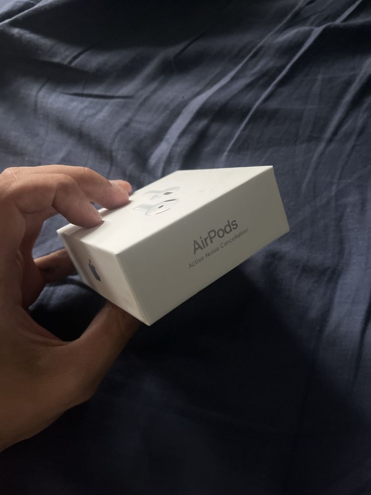 Airpods 4 anc.