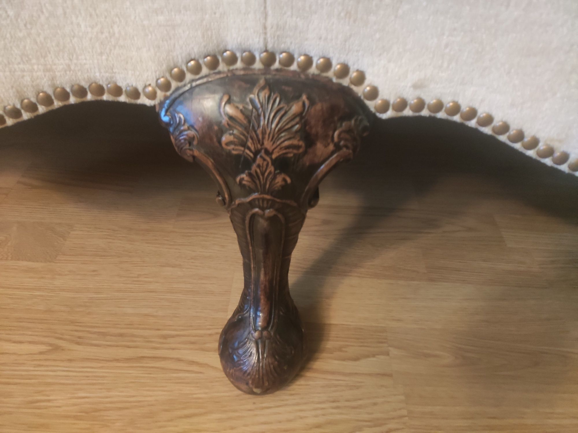 Sofa, kanapa  3 osobowa, nogi rzeźbione