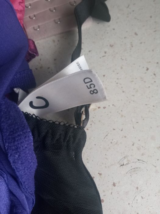 Zestaw bielizny staniki rajstopy i majtki