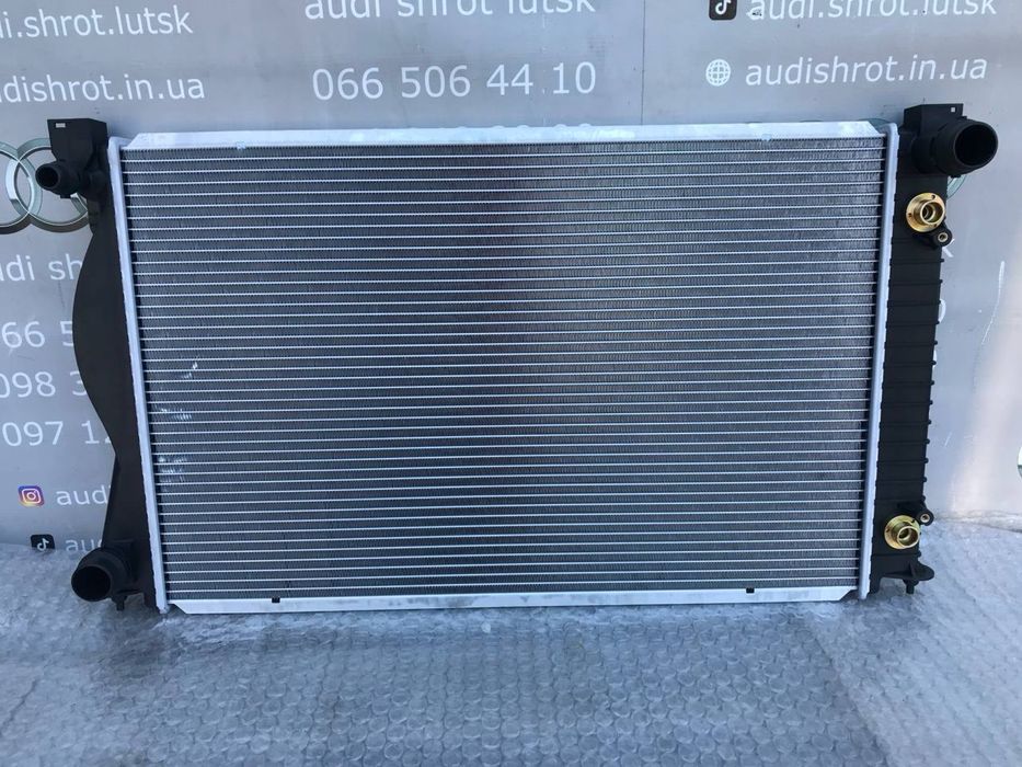 Радіатор основний Audi A6 C6 3.0 2.7 TDI quattro новий 4F0121251AG