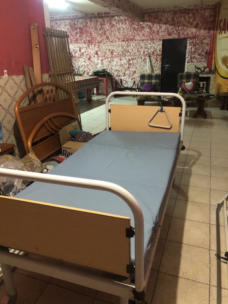 Cama de hospital manual articulada