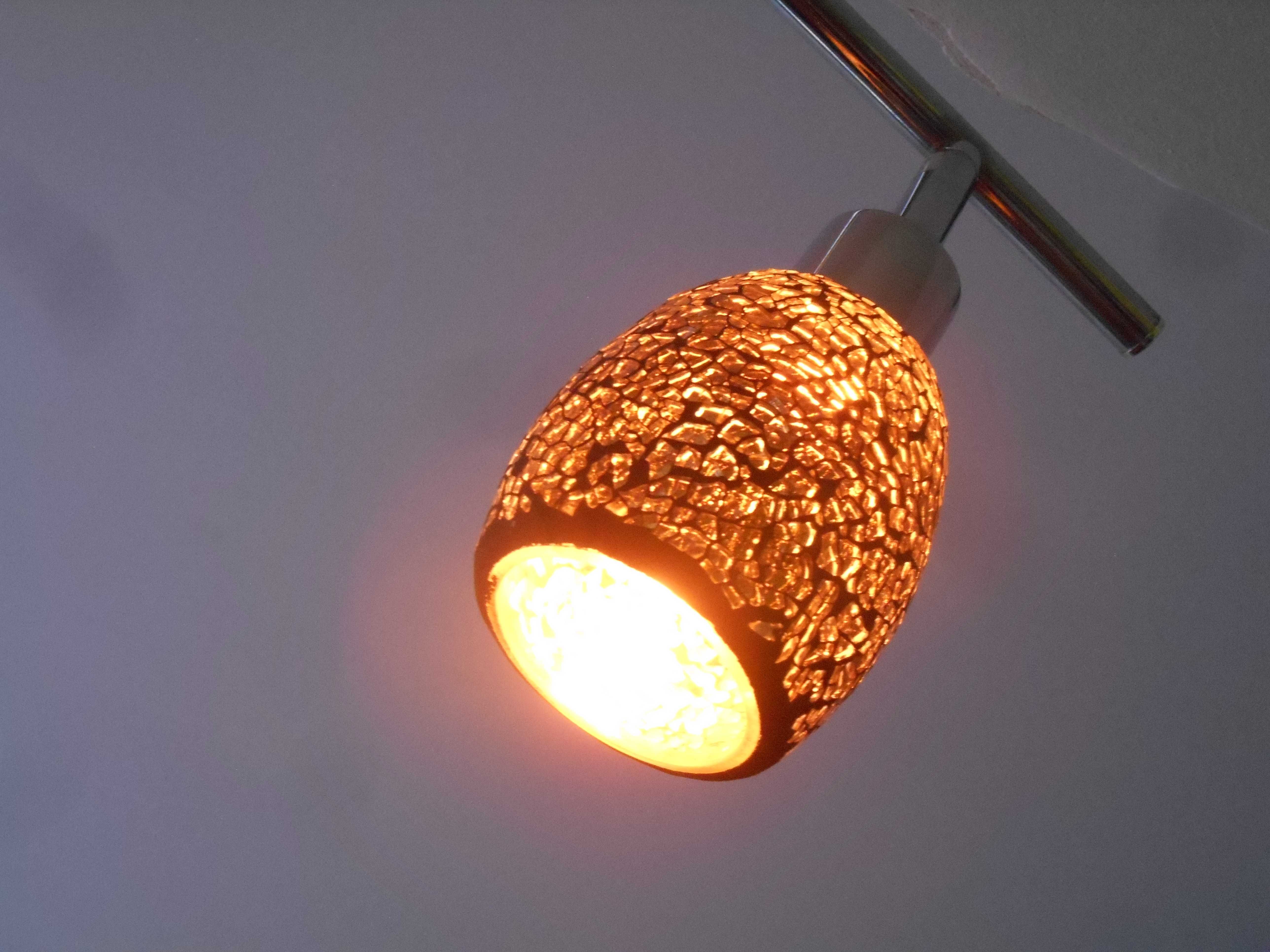 Ozdobna lampka przysufitowa wraz ze świetlówką LED