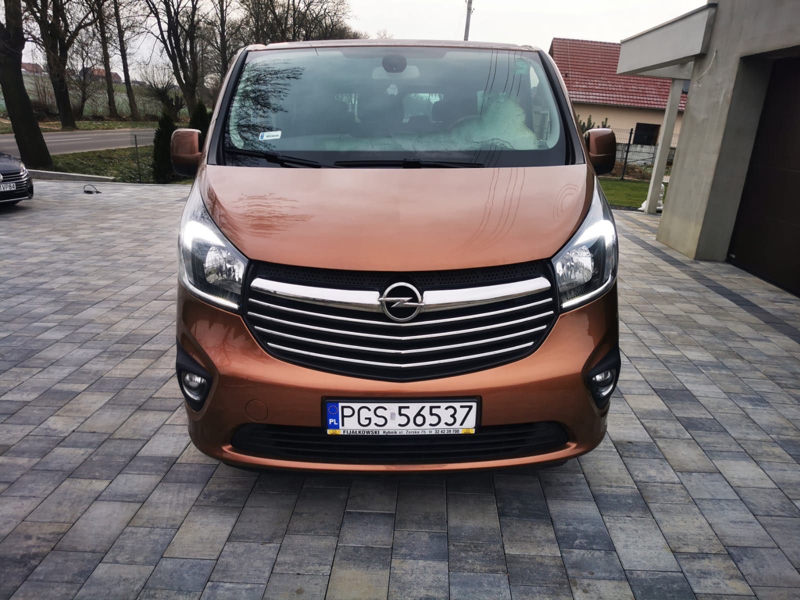 Odstąpię cesje leasingu -Opel Vivaro - 9 osobowy 1.6 BiTurbo 145KM