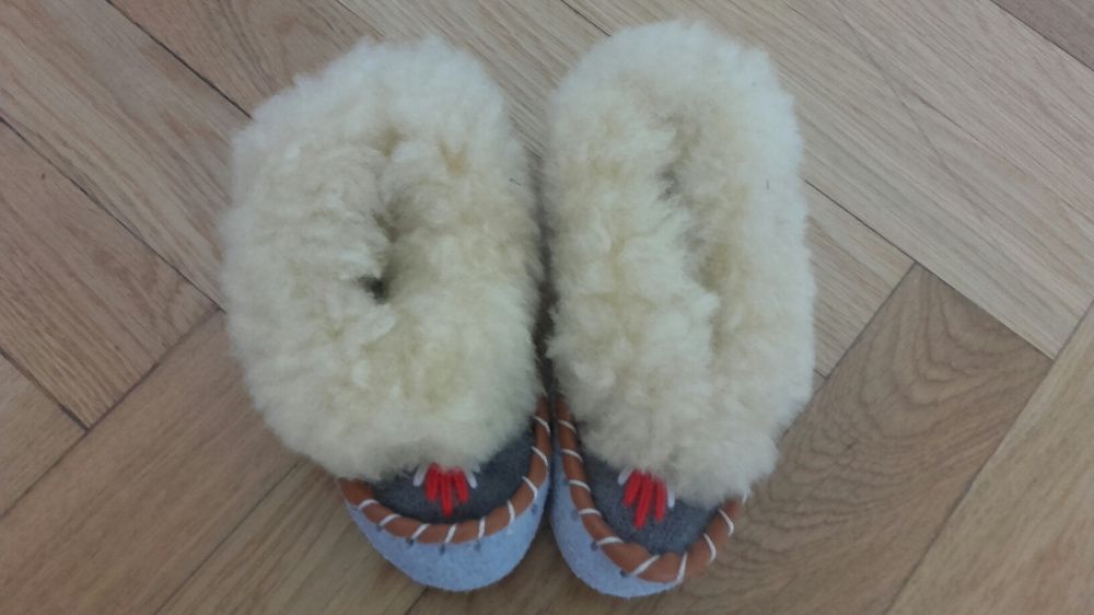 Nowe kapcie skórzane dziecięce