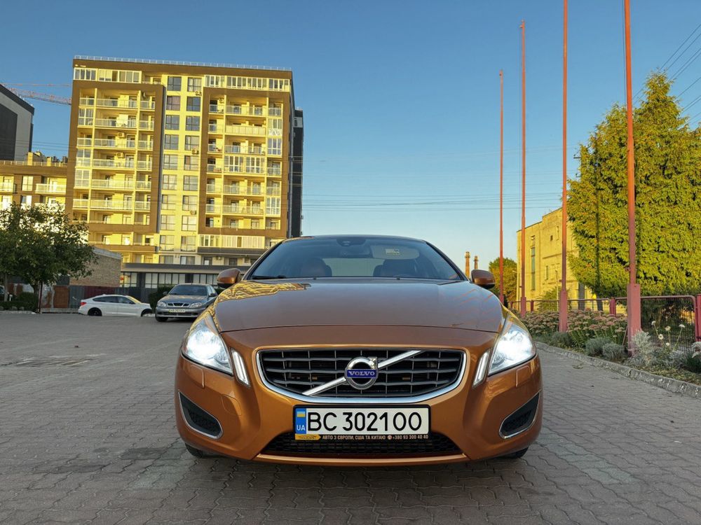 Автомобіль Volvo s60