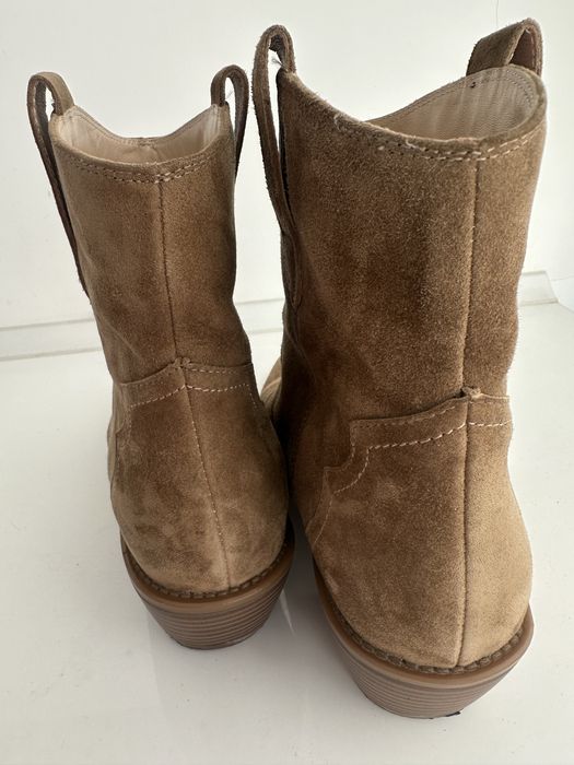 Замшевые ботинки казаки