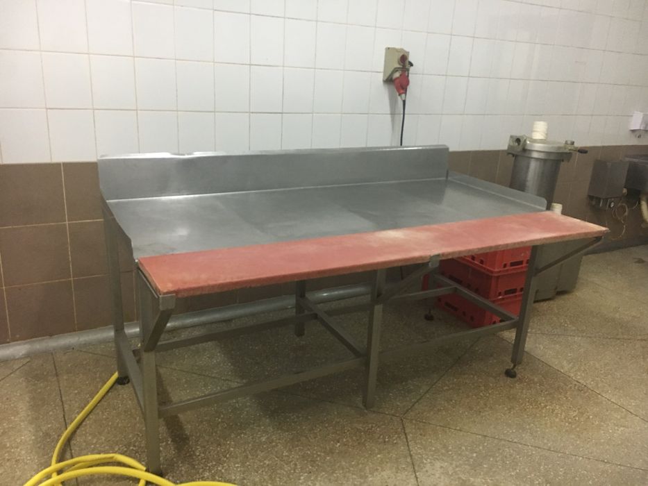 Stół rozbiorowy ze stali nierdzewnej
