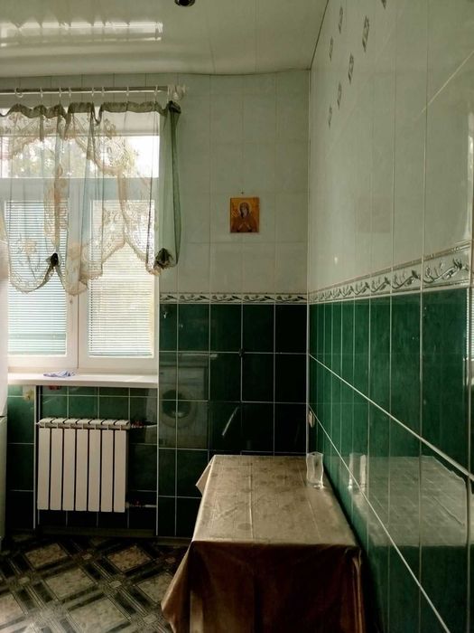 Продам 1-комн кв р-н Одеской, 2/2, ул. Зерновая 16000 торг