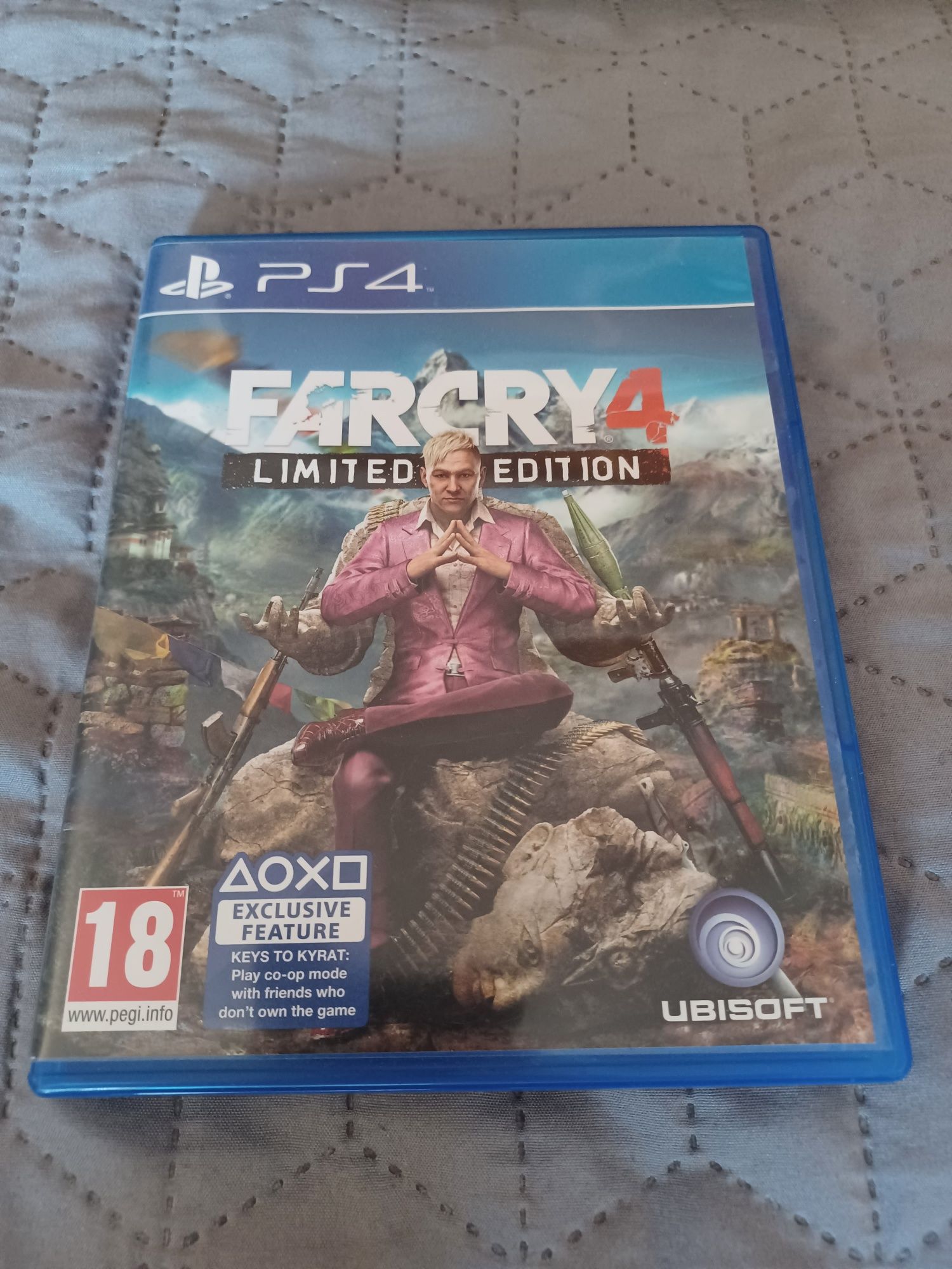 PlayStation 4 500GB + Comando + Jogo Far Cry 4 + Cabos