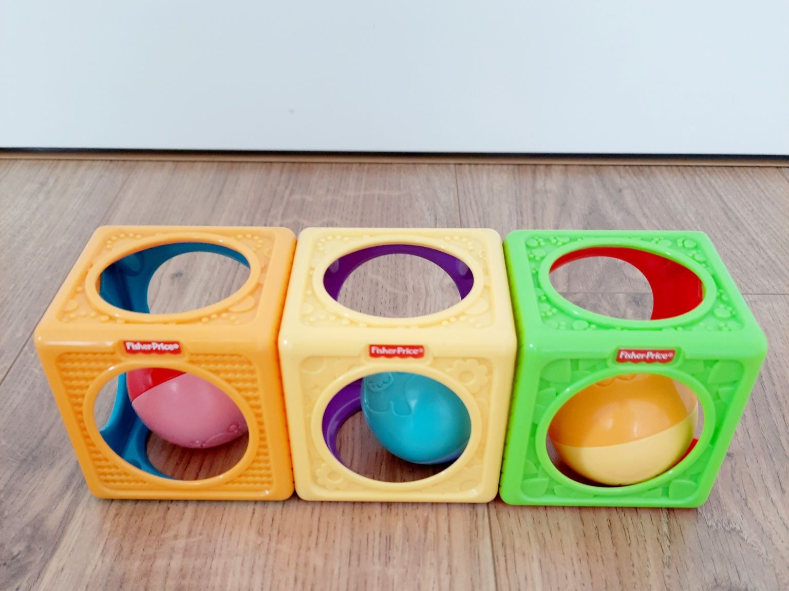 3 Kostki Fisher Price 3+ grzechotki