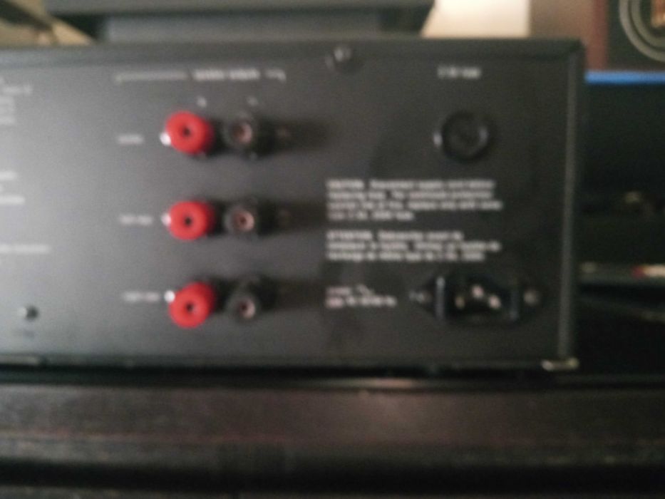 Pré-mplificador /processador Adcom GSP-560