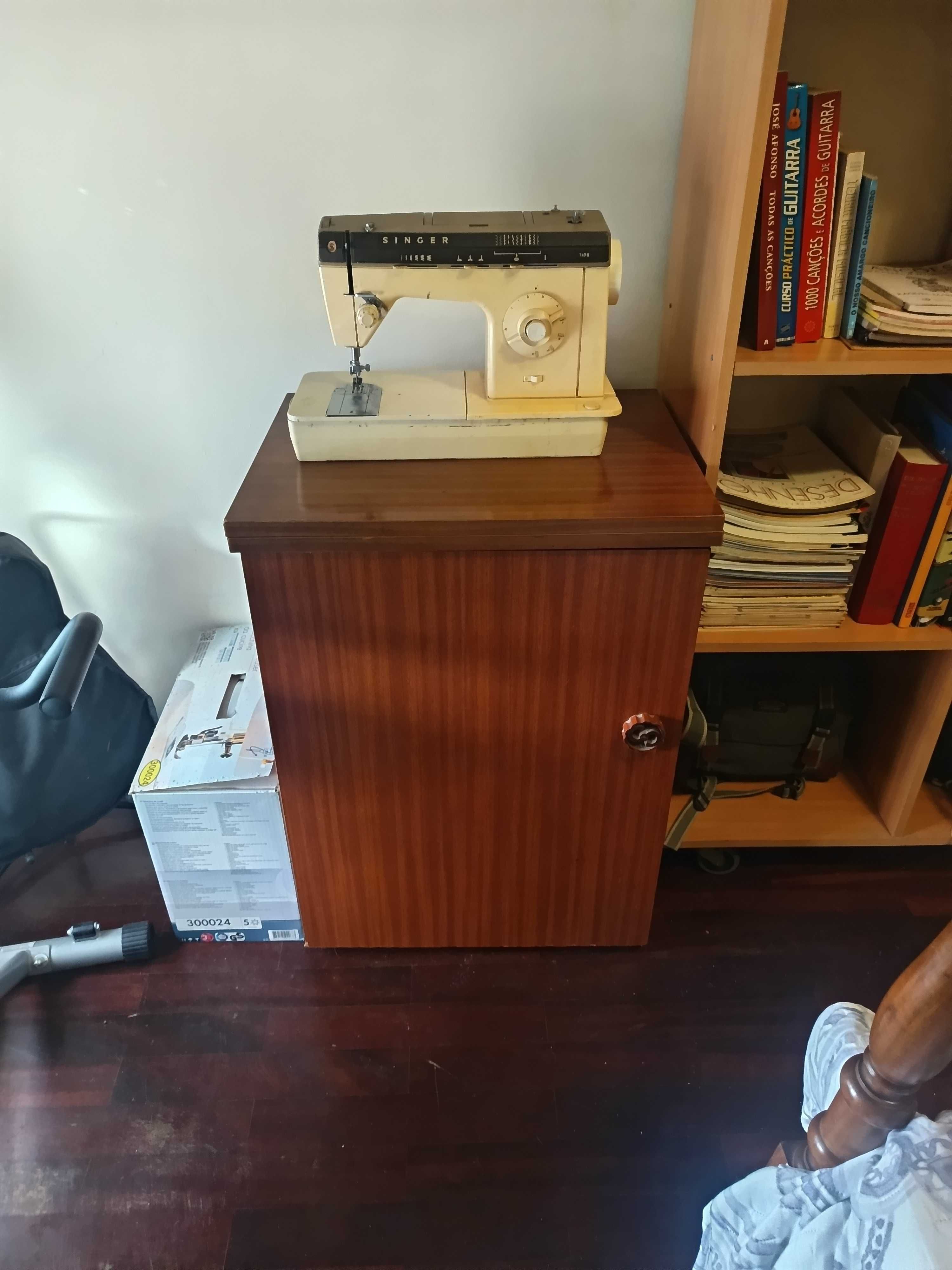 Maquina de costura Singer 7108