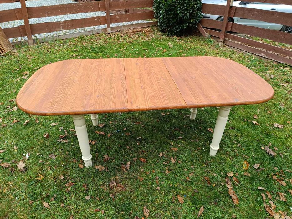 Stół kuchenny, do jadalni z litego drewna.