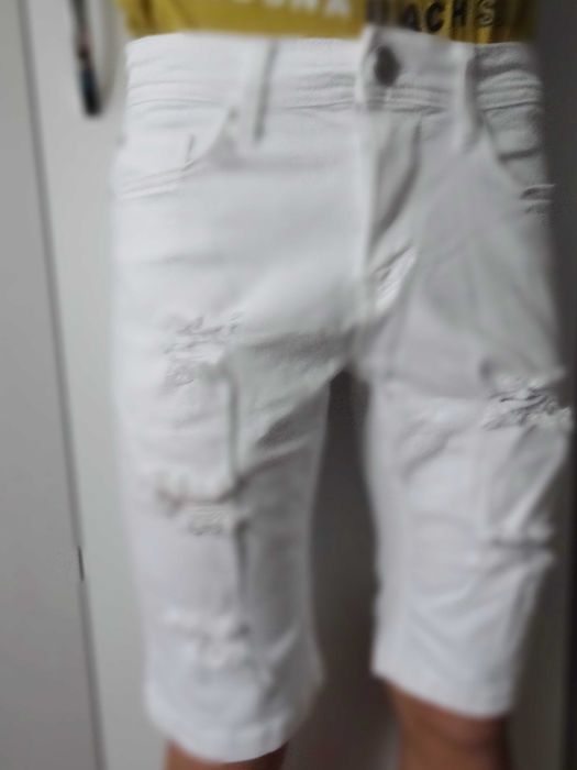 Białe szorty "z przetarciami" w idealnym stanie, Fsbn, rozm. XS