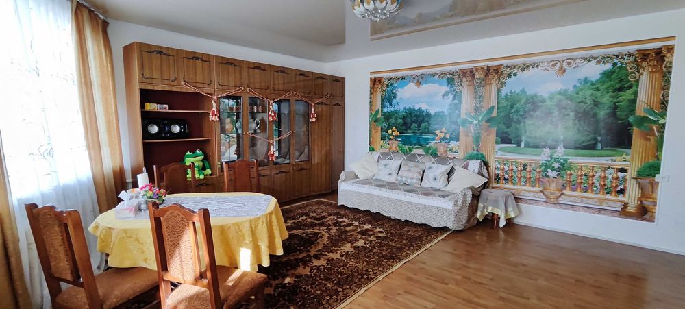 Здається будинок.4 роздільні кімнати.2 санвузли.Меблі.Побутова техніка