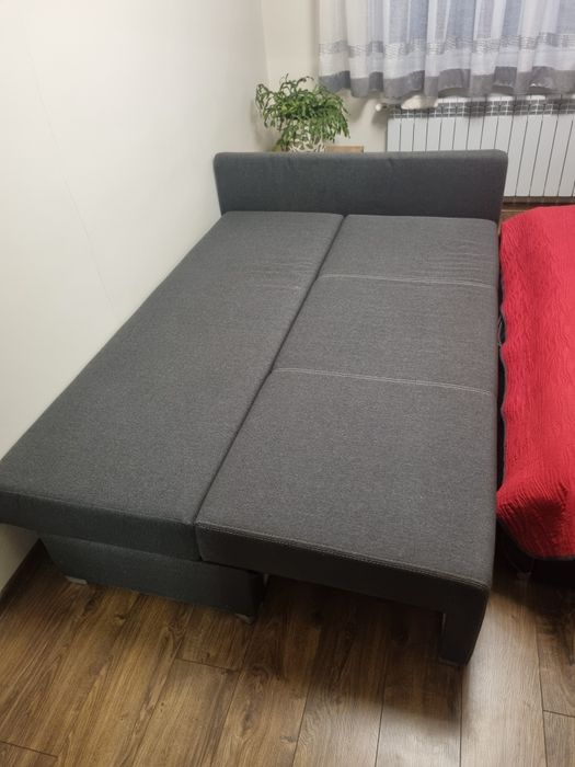 Nowoczesny narożnik z funkcją spania i pojemnikiem na pościel