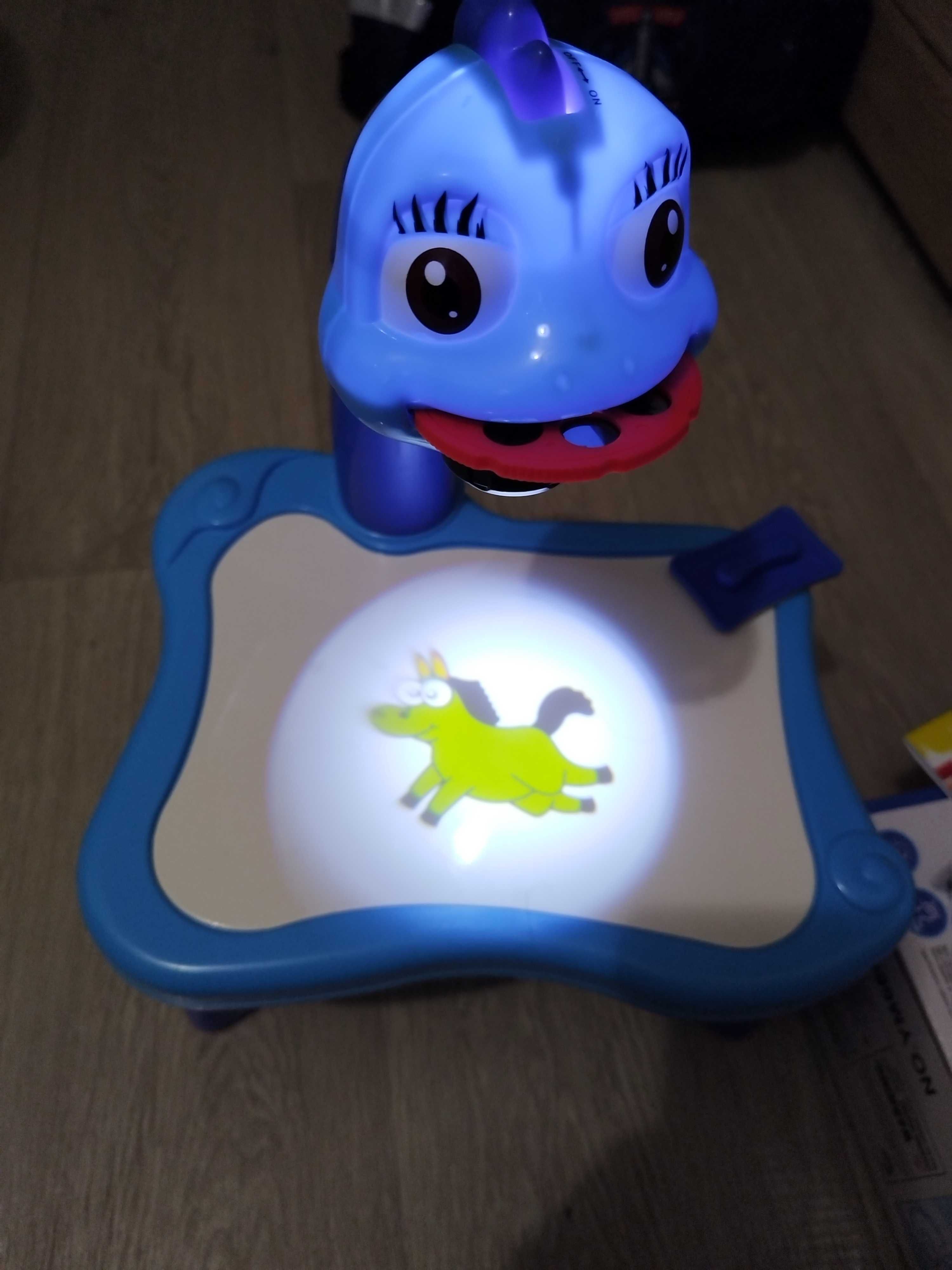 Projektor że stolikiem dla dzieci