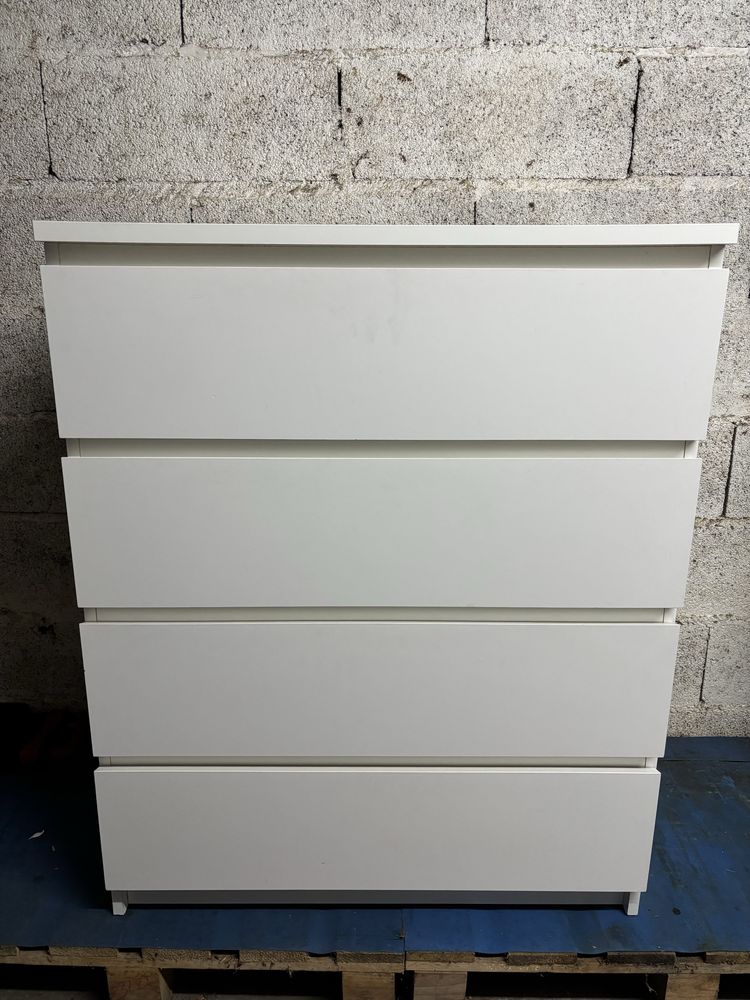 Malm 4 gavetas IKEA
