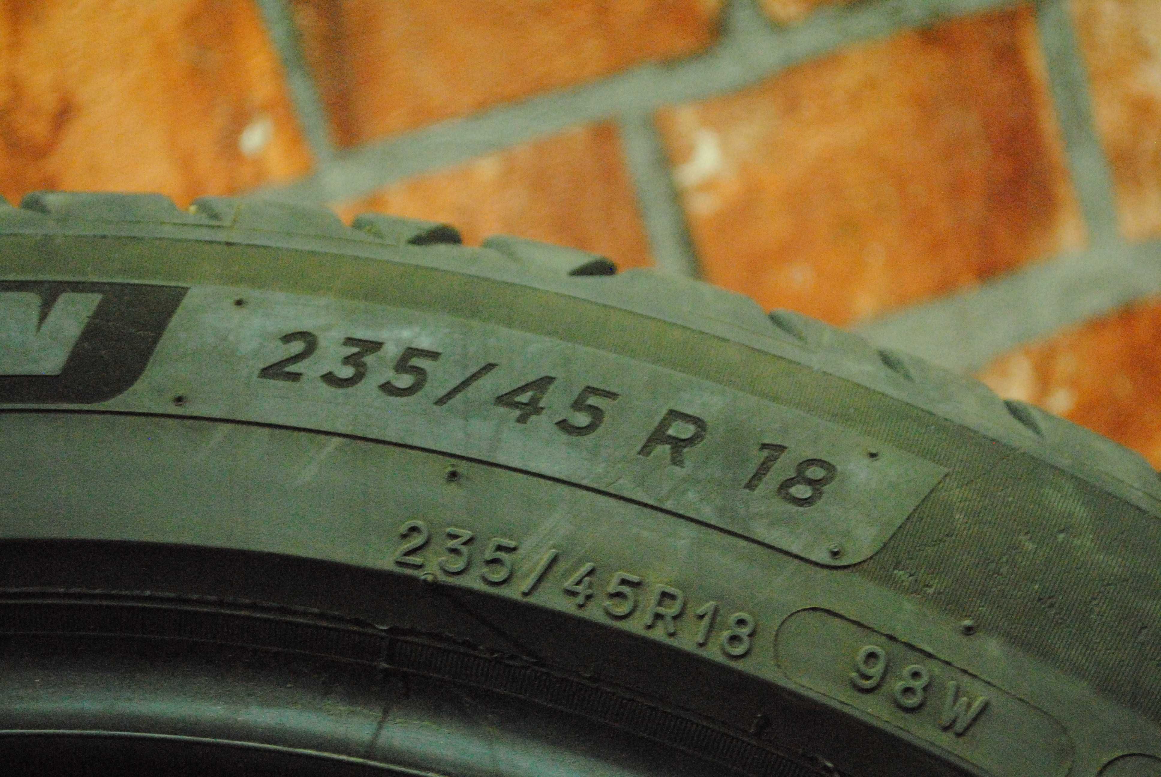 Michelin 235 45 R18