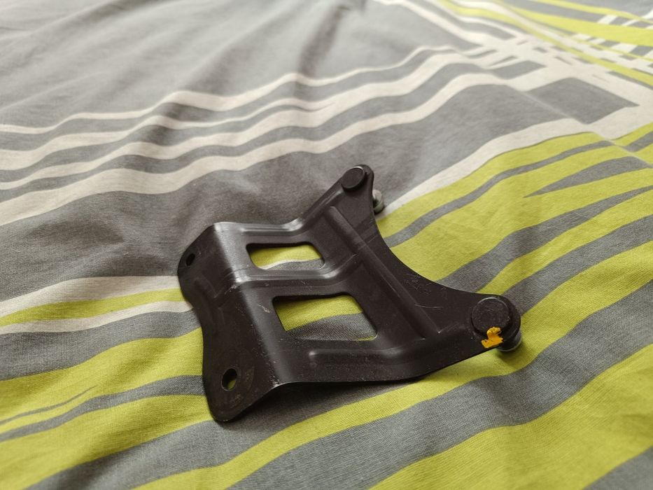 Кронштейн крепления регулятора напряжения  Suzuki V-Strom 1000-1050