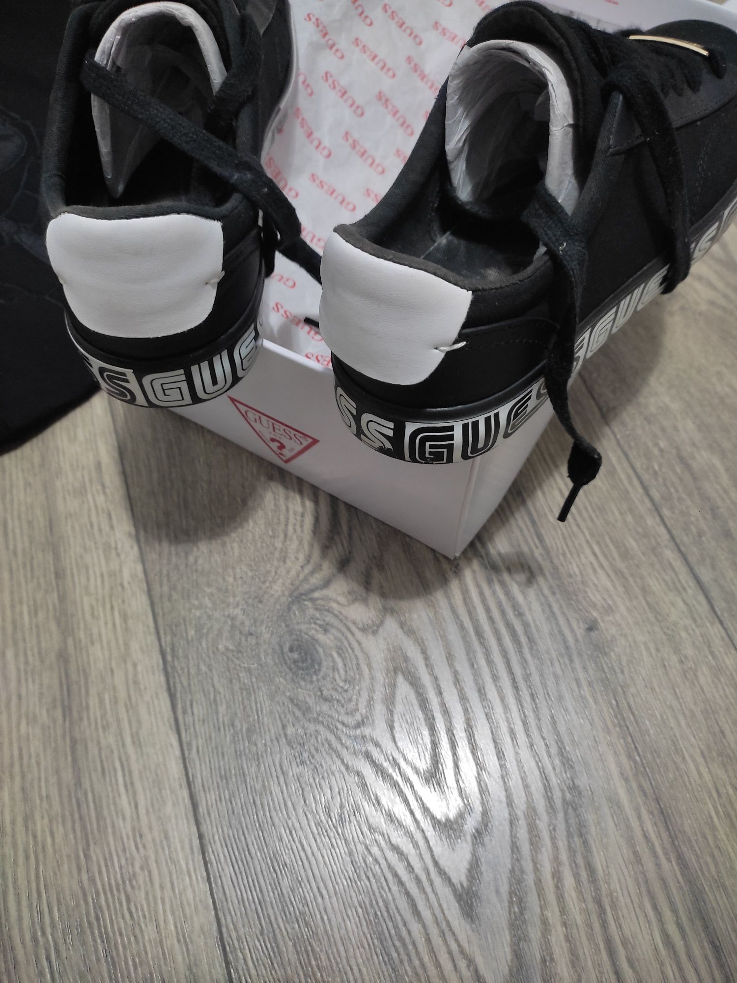 Modne trampki GUESS