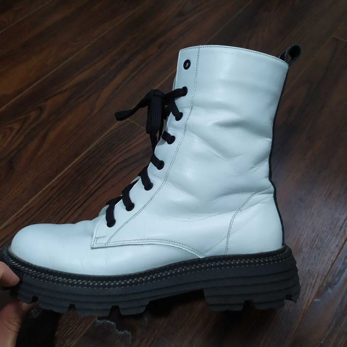 Жіночі білі зимові черевики