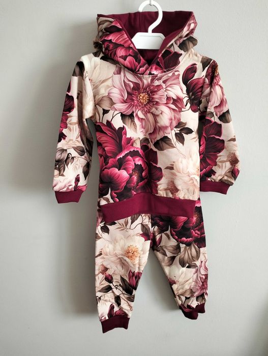 bluza z kapturem i spodnie dresowe kwiaty piwonie