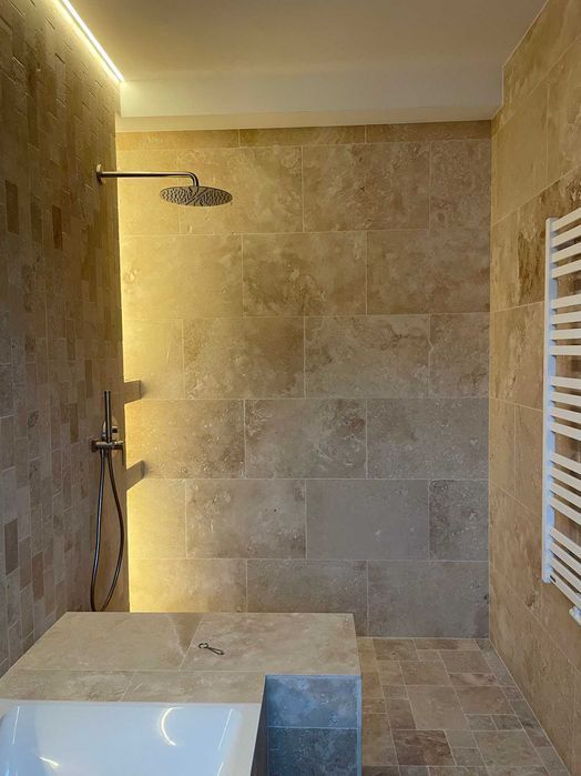 Trawertyn Classic Ivory Silver Ash Noce Scabos stopień płytka komplet