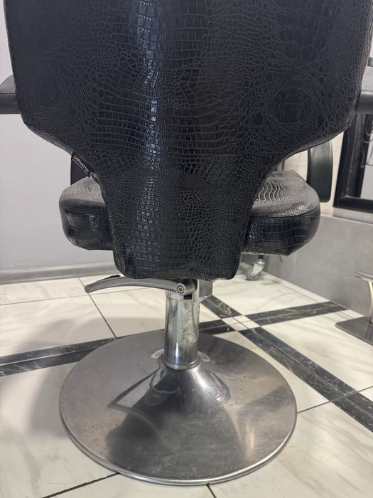 Продам крісло перукарське