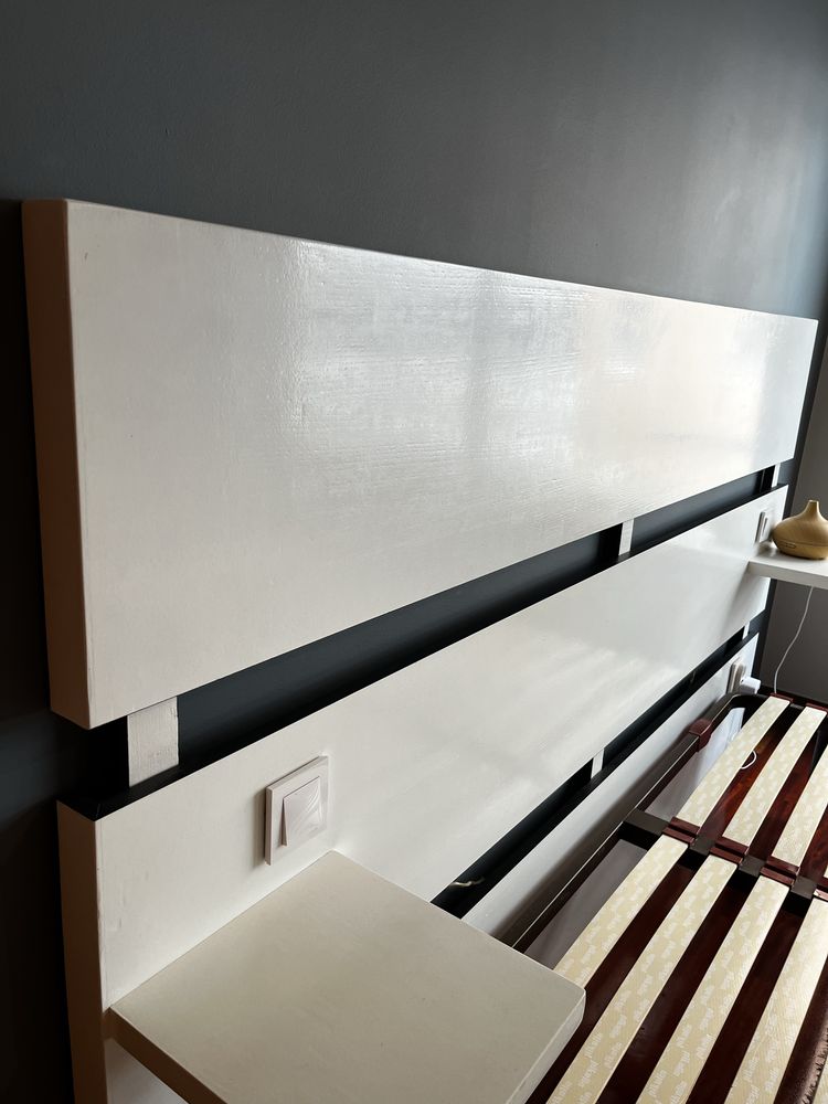 Estrutura de cama Pikolin com cabeceira de madeira maciça led embutido