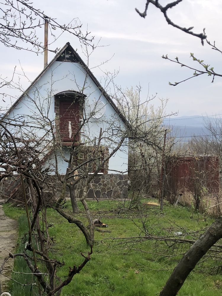 Продається дачний будинок в Оріховиці