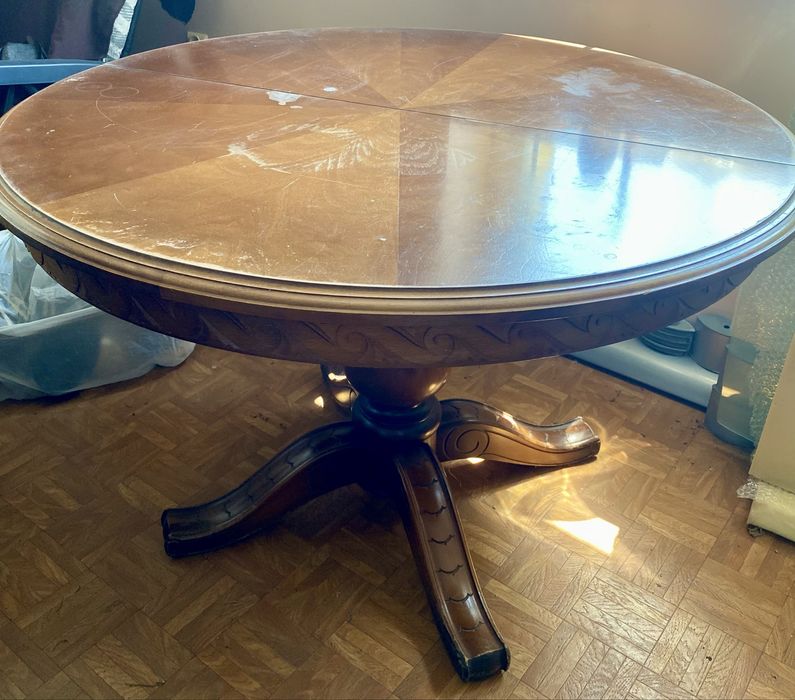 Drewniany stół do renowacji