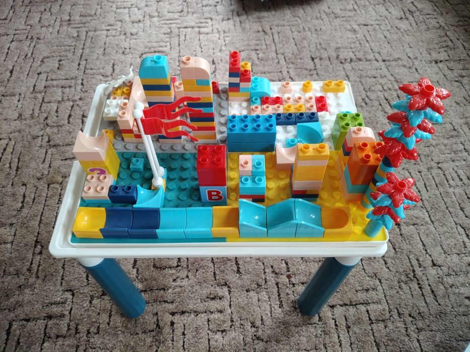 Набір конструктору + столик + стільчик