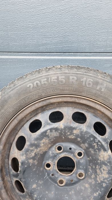 4 szt Felgi stalowe z oponami zimowymi 16 cali vw golf