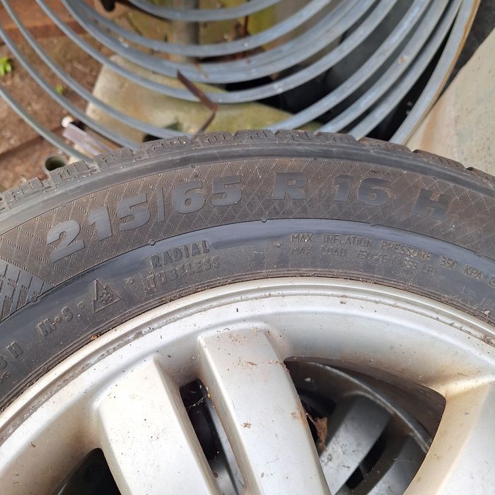 Opony 215/65/16 komplet kół zimowych Hundei  Kia