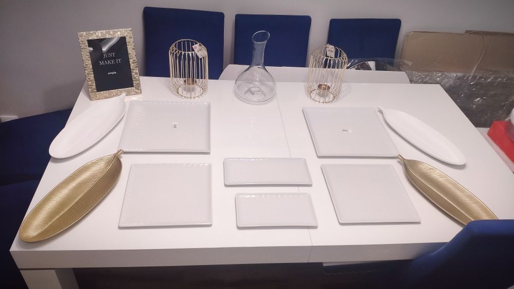 Meble salon jadalnia - narożnik + stół + krzesła