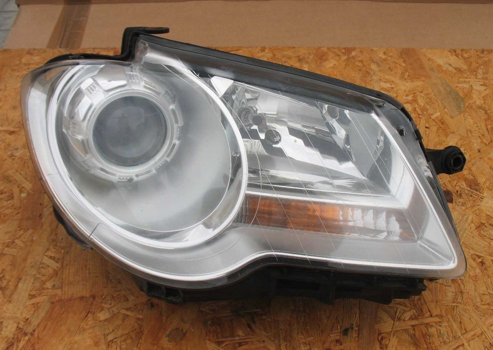 VW Touran I Lift 06-10r Lampa Prawa przód oryginał EU oem