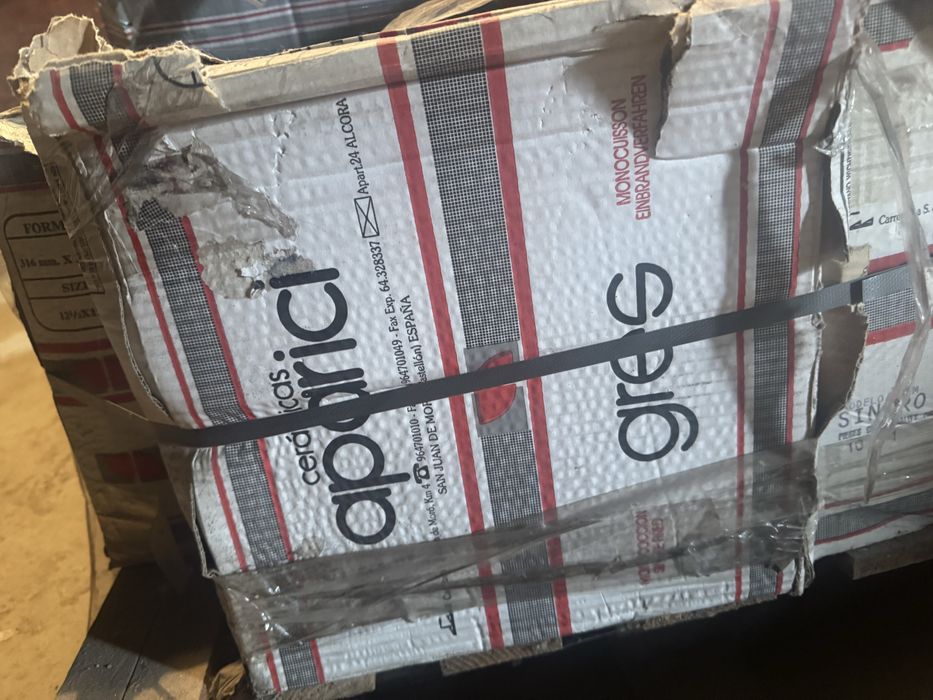 Плитка керамическая Италия новая 12 квадратов квадратной 10м