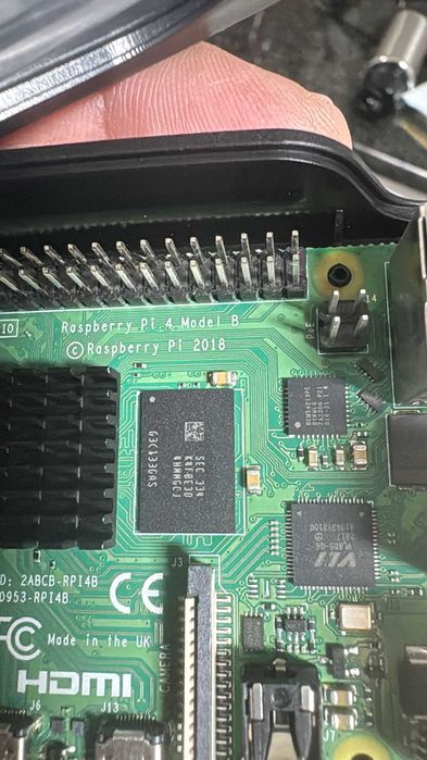 nuc i3 e raspberry pi 4 modelo B