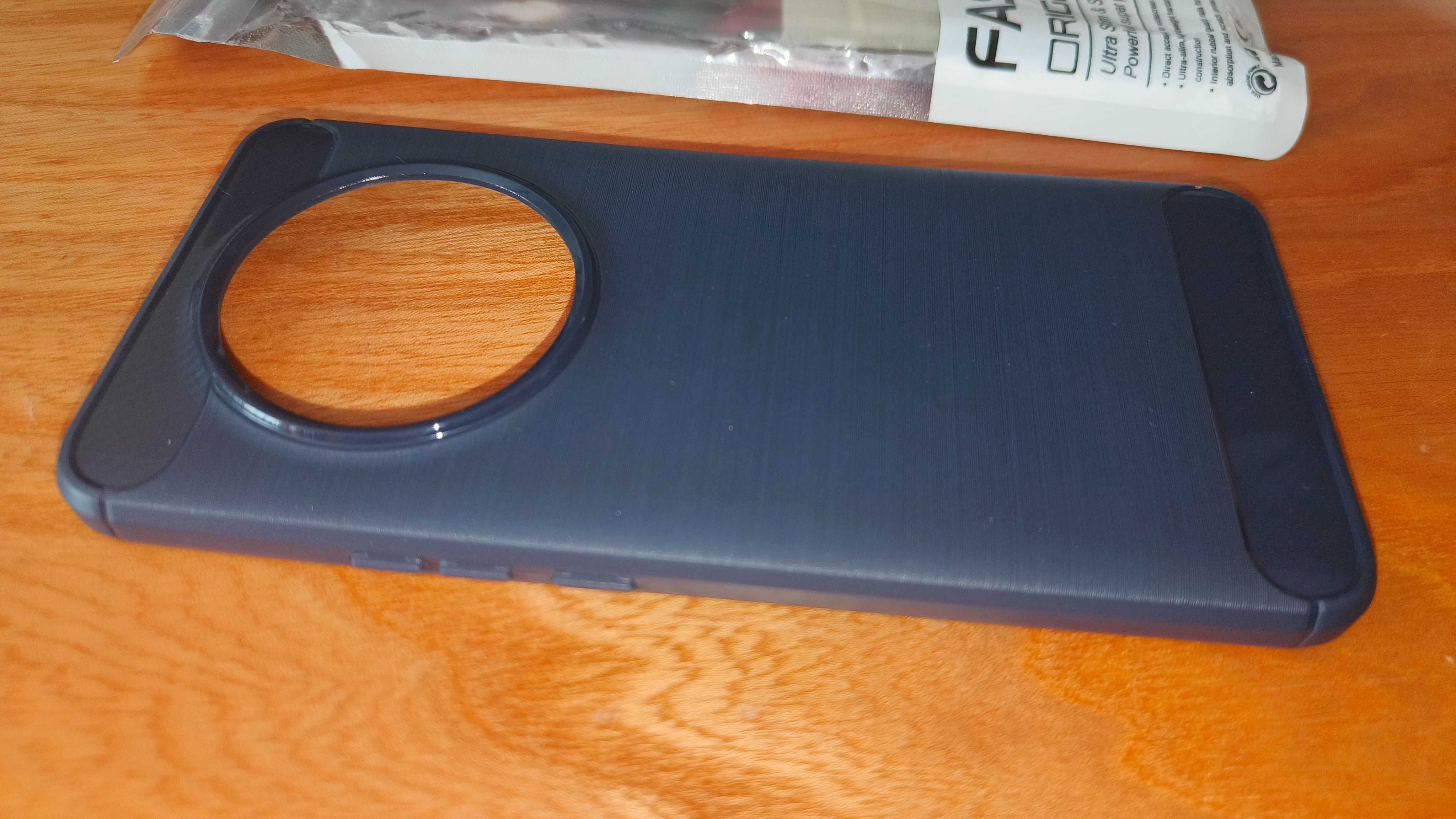 Etui do Honor Magic 5 jak nowe