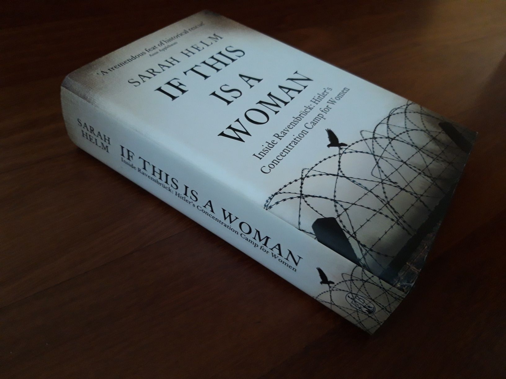 Livro "If This Is a Woman" de Sarah Helm