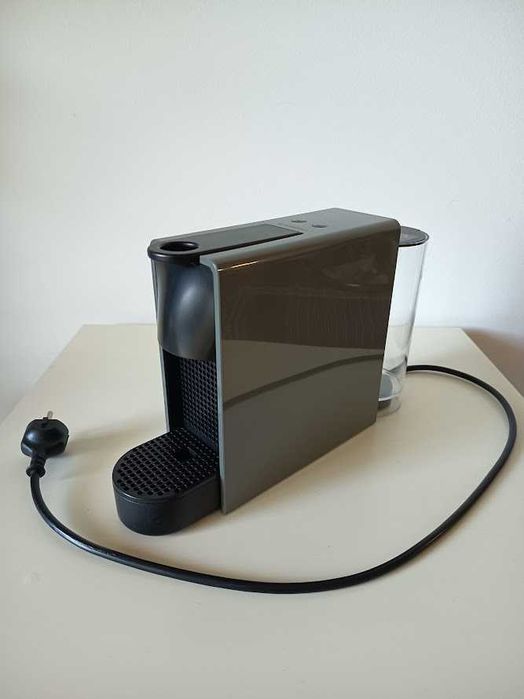 Cafeteira Nespresso Essenza Mini